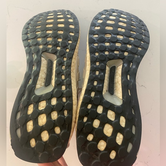 Adidas Ultraboosts - Picture 7 of 8